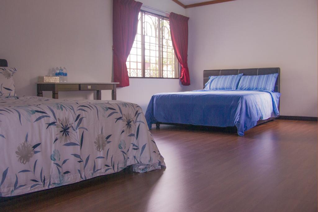 Bike And Tours Bed And Breakfast Lahad Datu Pokoj fotografie
