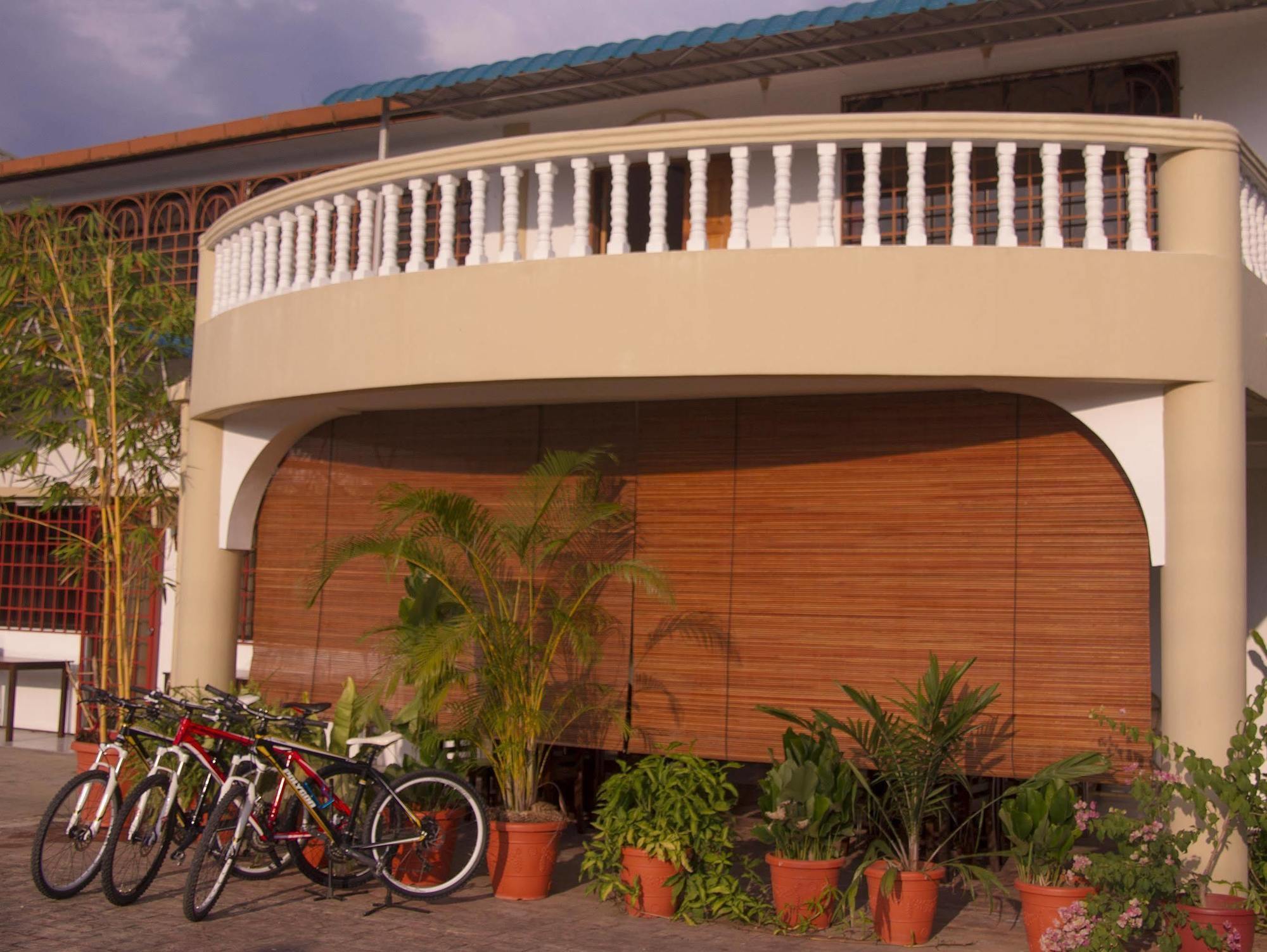 Bike And Tours Bed And Breakfast Lahad Datu Exteriér fotografie
